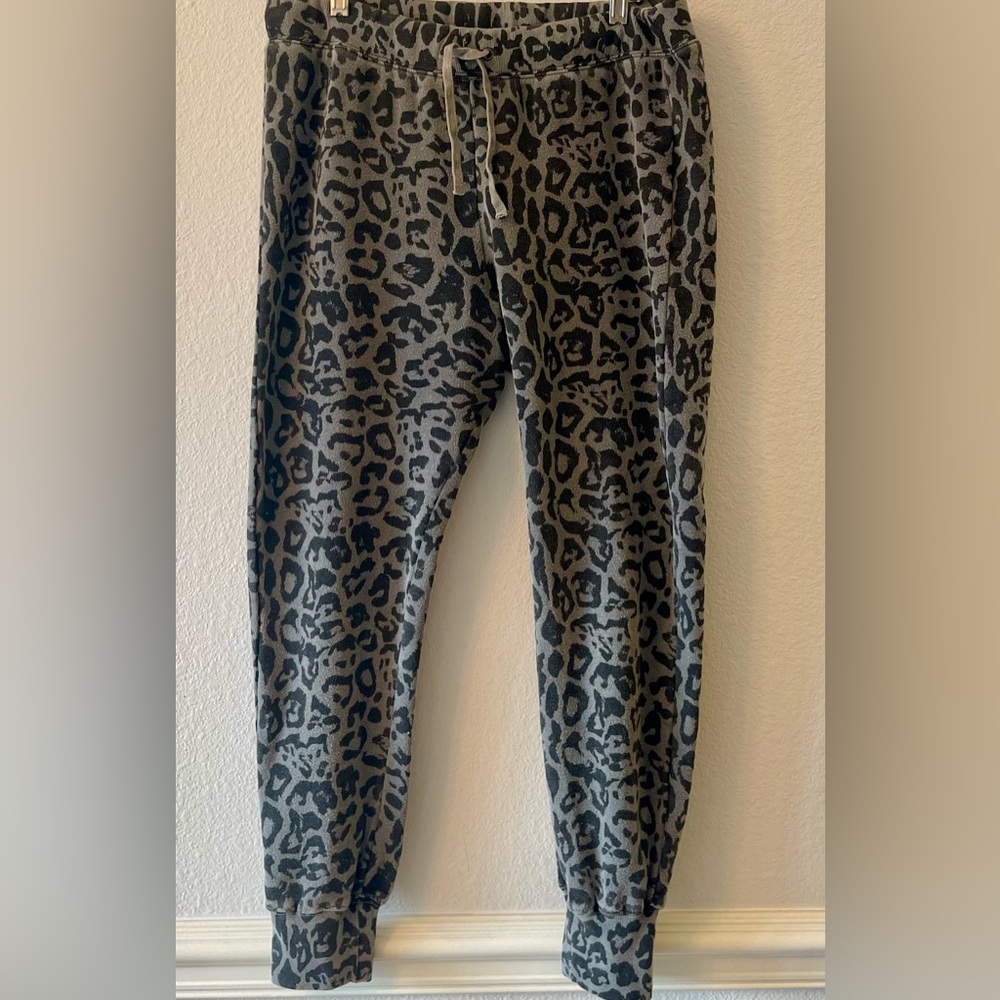 PAM & GELA Leopard joggers Sz S